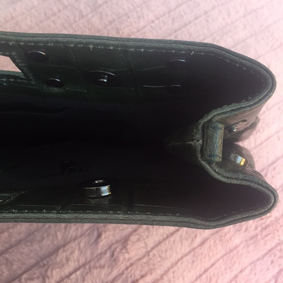 Host Pick! 💎 Green Clutch with Croc Texture, Handbag, Alligator - Picture 10 of 12
